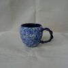 koffie kopje blauw gespikkeld gedraaid oor