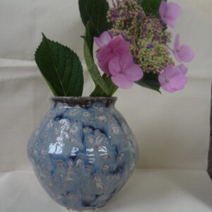 vaas blauw kristal glazuur bloem