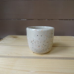 koffie kop creme wit spikkel zonder oor