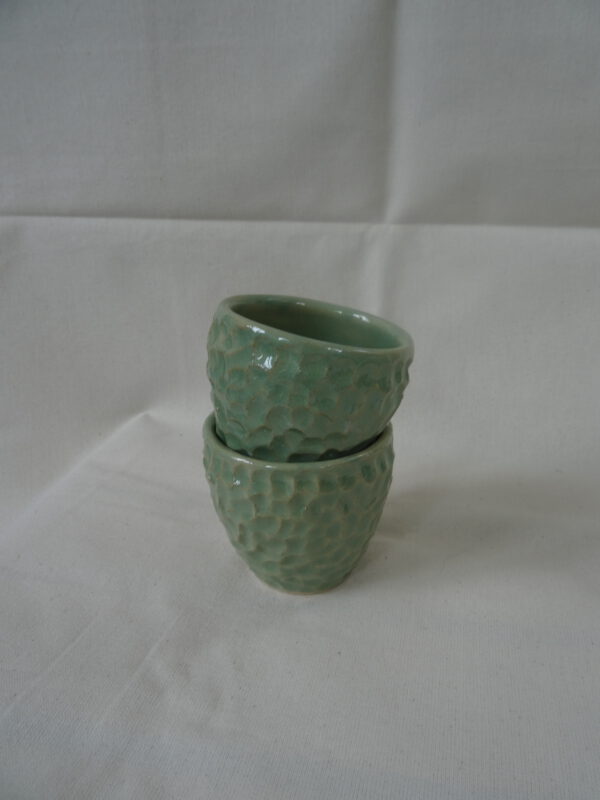 Koffie kopje groen gecarved zonder oor