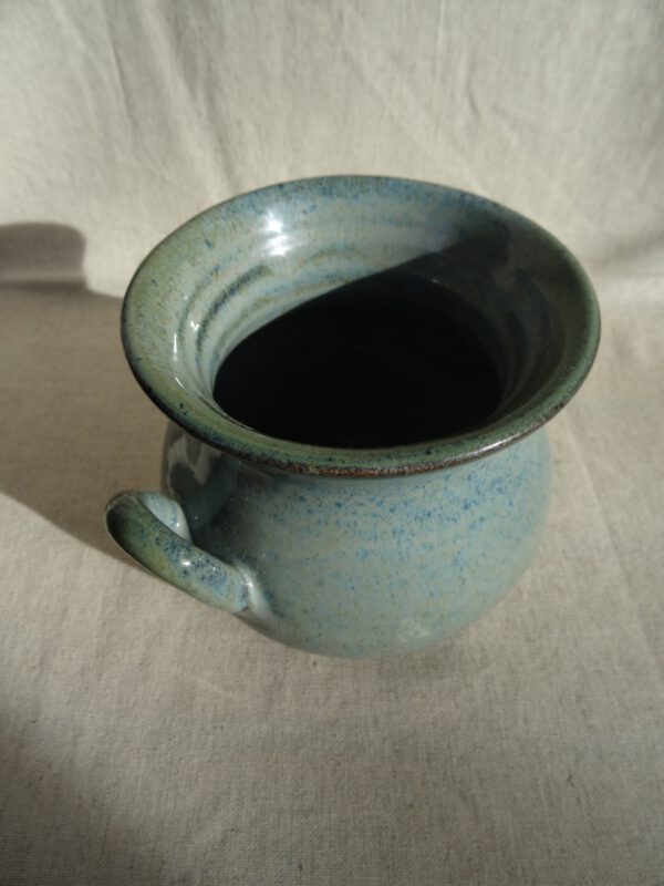 “Keulse” pot in floating blue