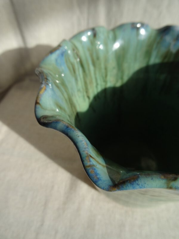 Vaas met karakteristieke rafelrand