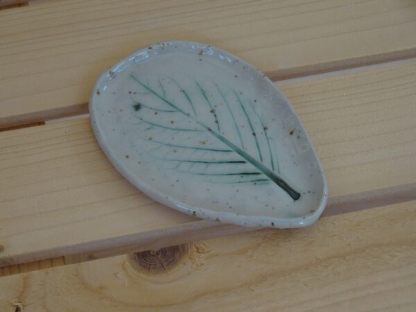 Botanisch schaaltje met echte bladafdruk