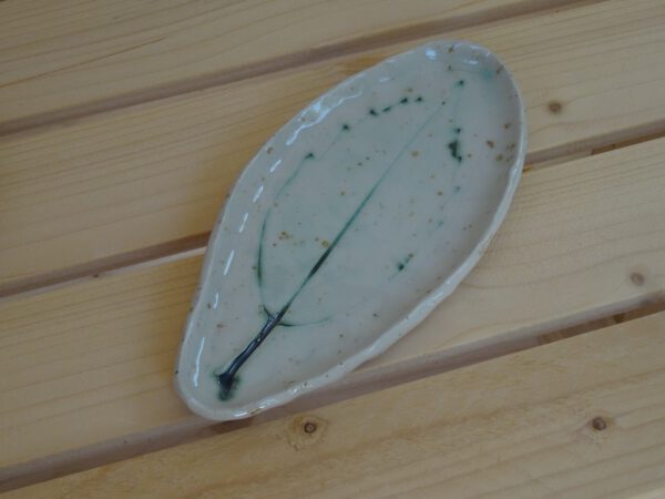 Botanisch schaaltje met echte bladafdruk